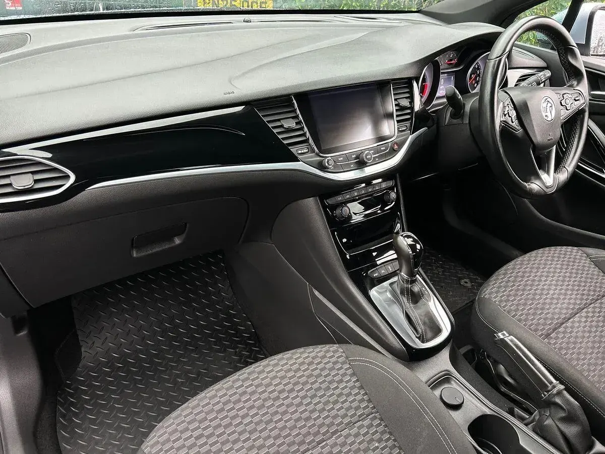 Used Vauxhall Astra SRi 136 HP (100 kW) 2016 Silver Hatchback