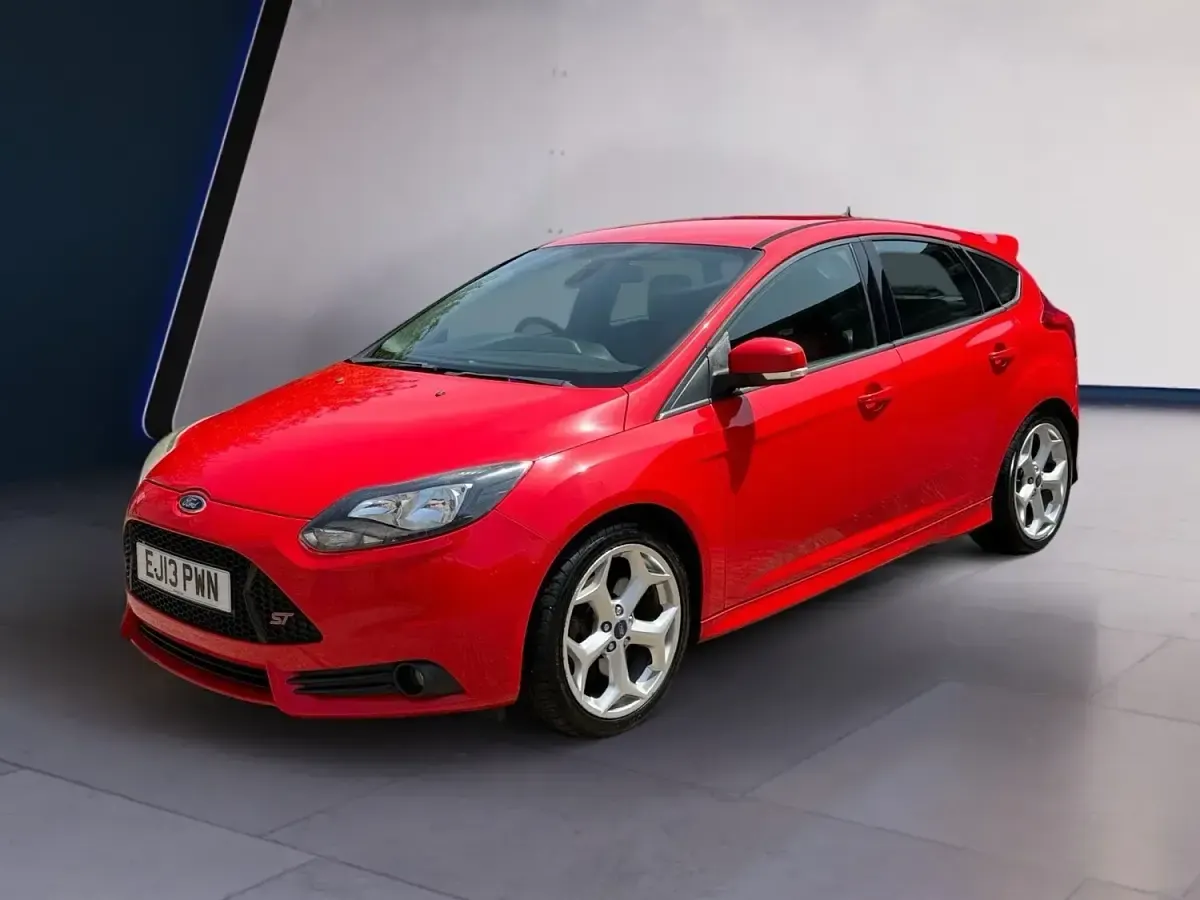 Used Ford Focus ST 250 HP (183 kW) 2013 Red Hatchback