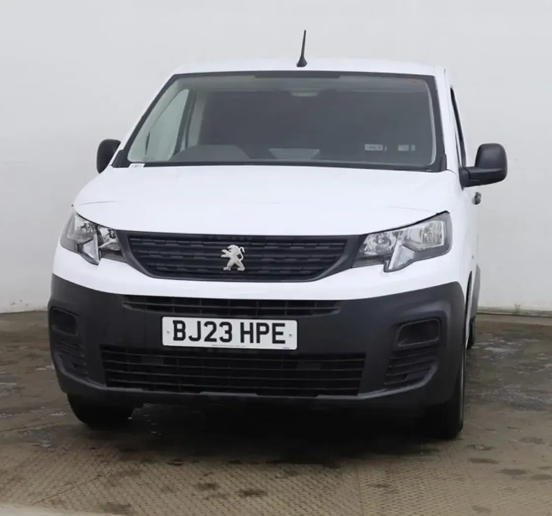 Used Peugeot Partner Premium 131 HP (96 kW) 2023 White MPV