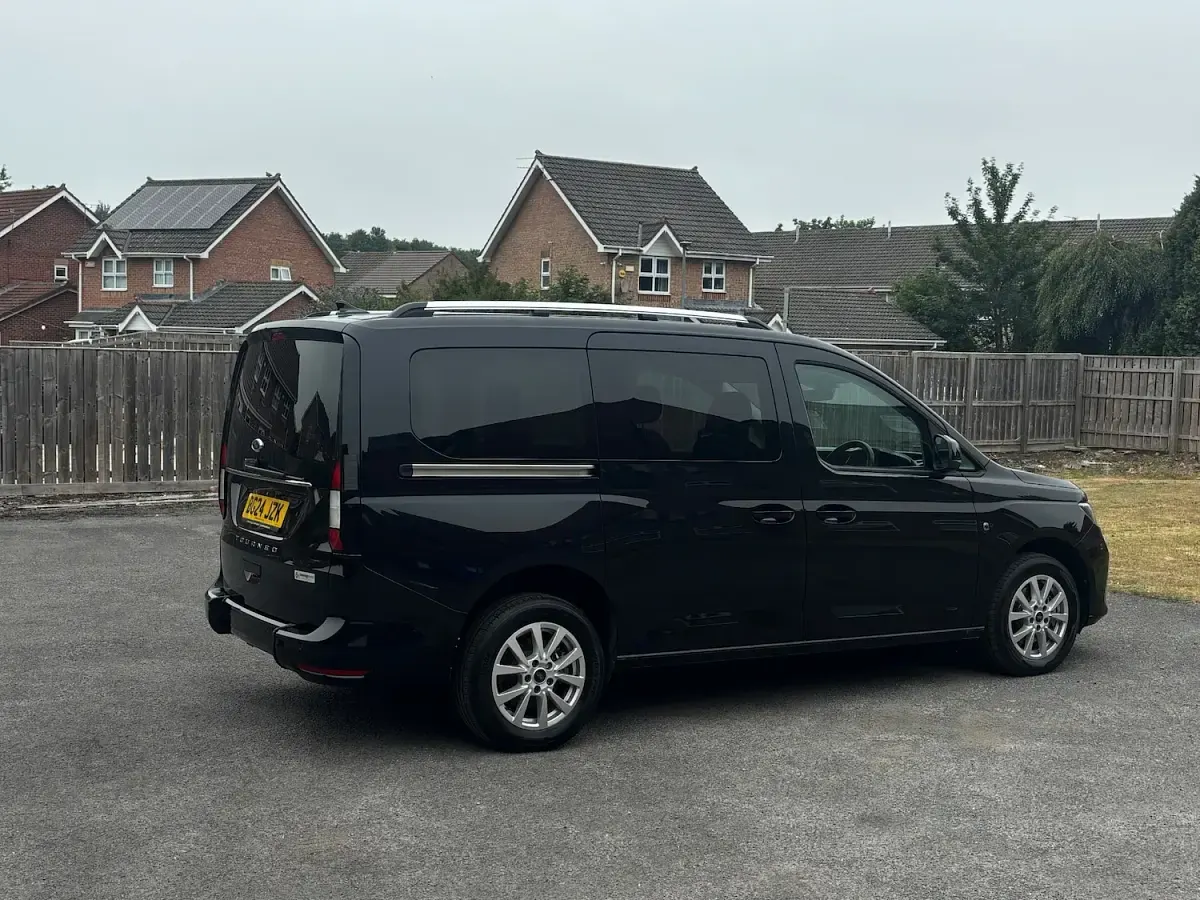 Used Ford Tourneo Connect Titanium 122 HP (89 kW) 2024 Black MPV