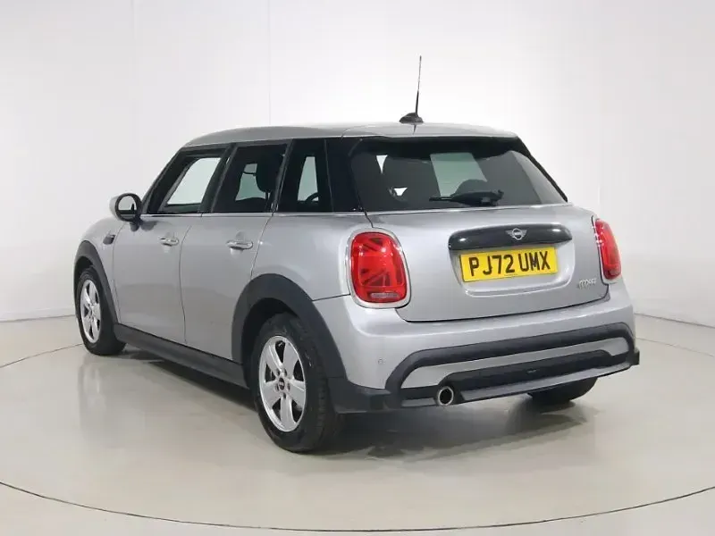 Usado Mini Cooper Classic 134 HP (98 kW) 2022 Prateado Citadino