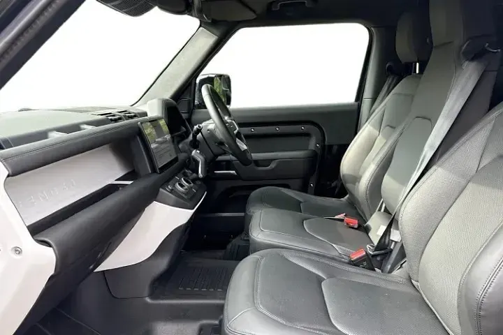 Used Land Rover Defender SE Dynamic 2025 Black SUV