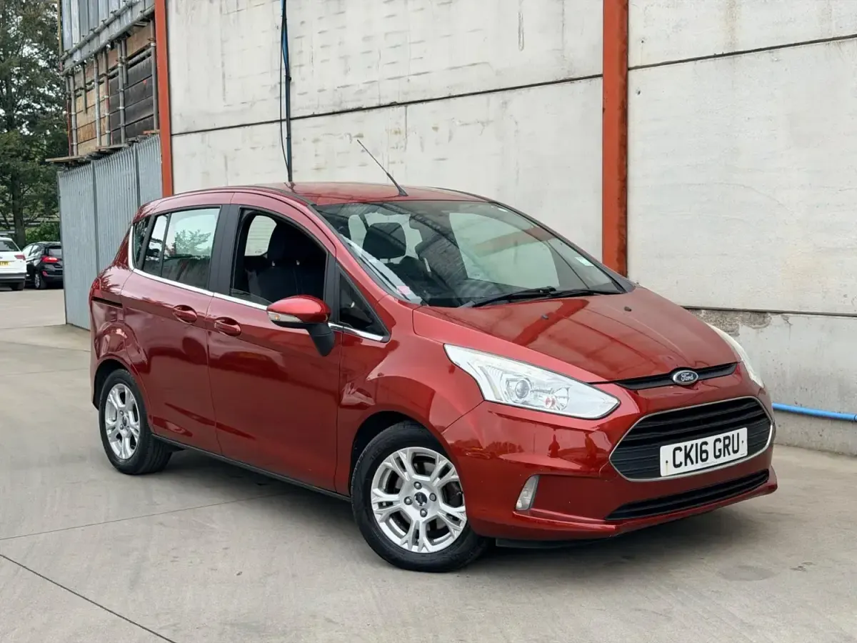 Usado Ford B-MAX Zetec 95 HP (69 kW) 2016 Vermelho Monovolume