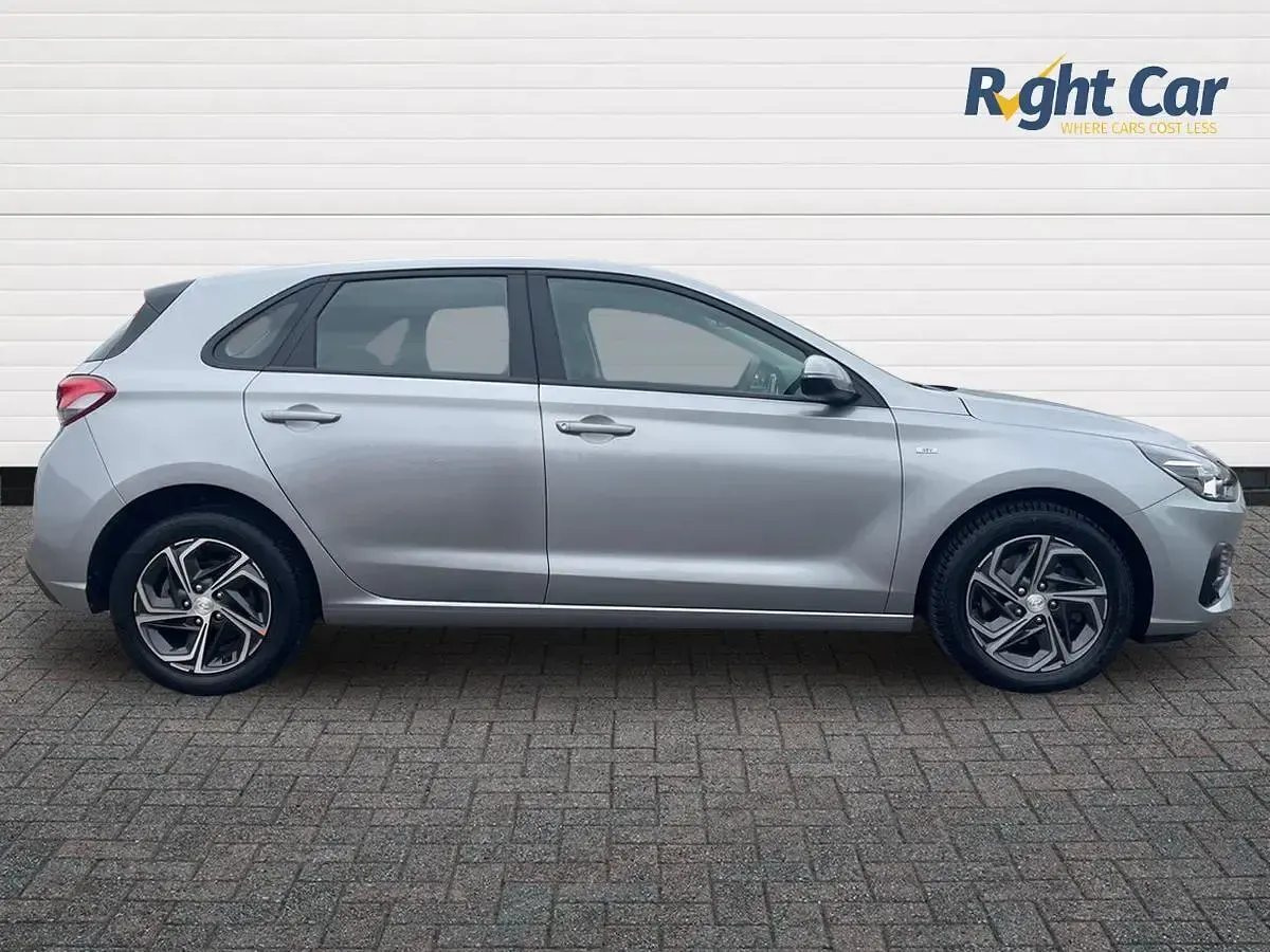 Used Hyundai i30 SE 120 HP (88 kW) 2023 Silver Hatchback