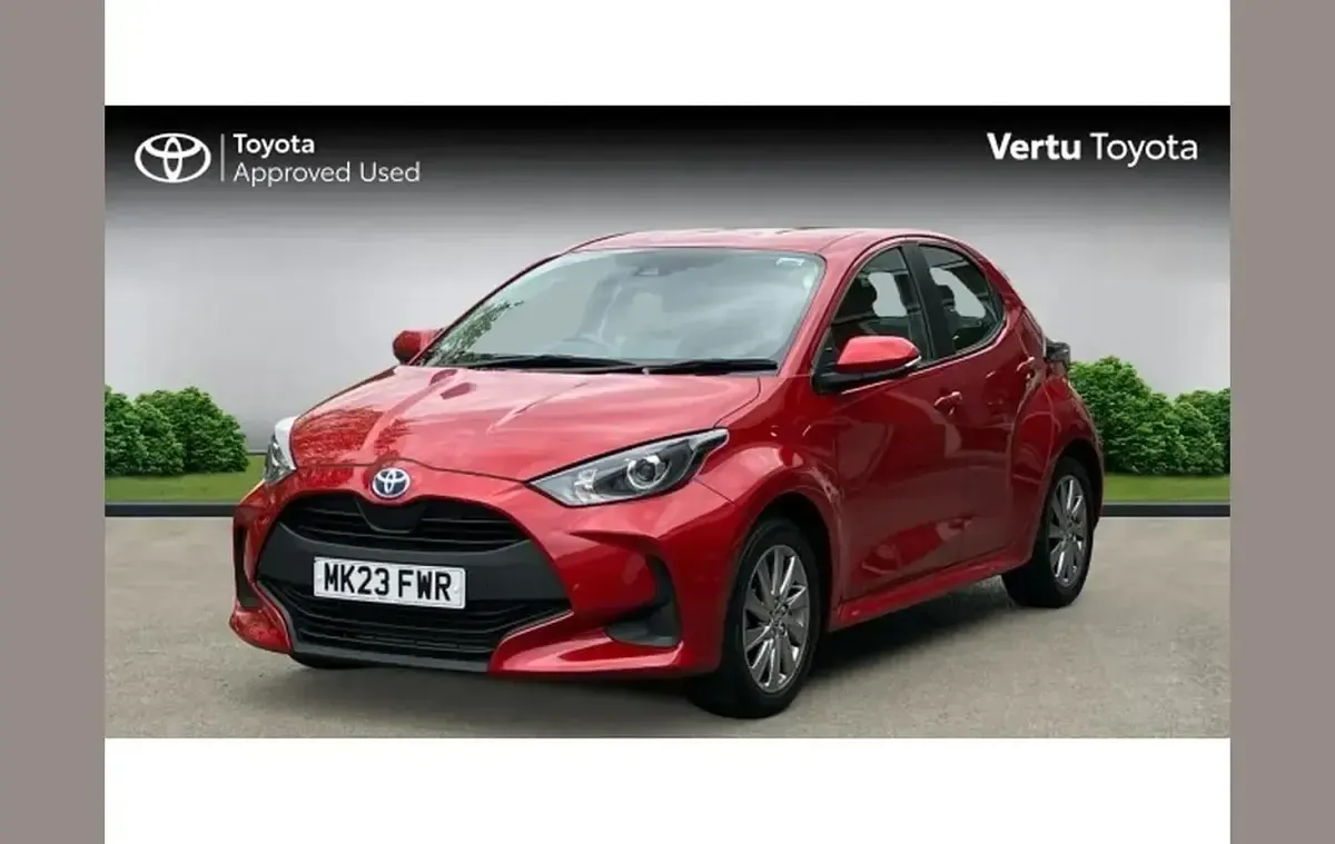 Used Toyota Yaris Hybrid 113 HP (83 kW) 2023 Red Hatchback