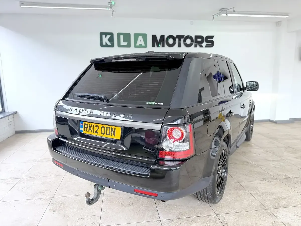 Käytetty Land Rover Range Rover SE 255 HP (187 kW) 2012 Musta Katumaasturi