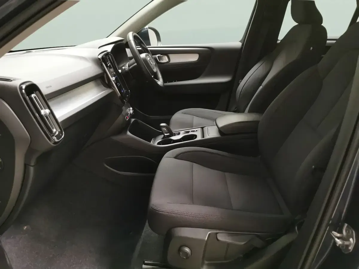 Used Volvo XC40 Momentum 2021 Blue SUV