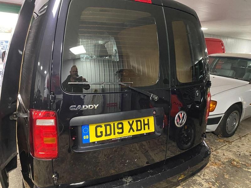 Used VW Caddy Highline 102 HP (75 kW) 2019 Black MPV