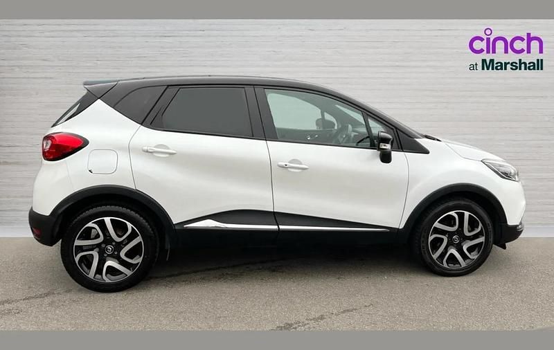 Used Renault Captur Iconic 120 HP (88 kW) 2017 White  SUV