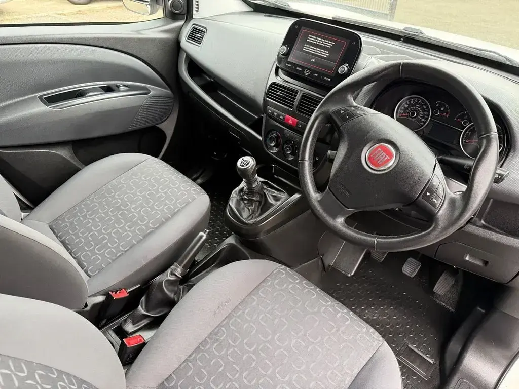 Used Fiat Doblò S 90 HP (66 kW) 2023 White MPV
