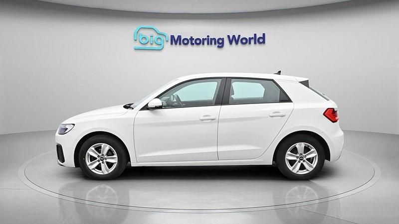 Used Audi A1 Sportback 95 HP (69 kW) 2022 White Hatchback