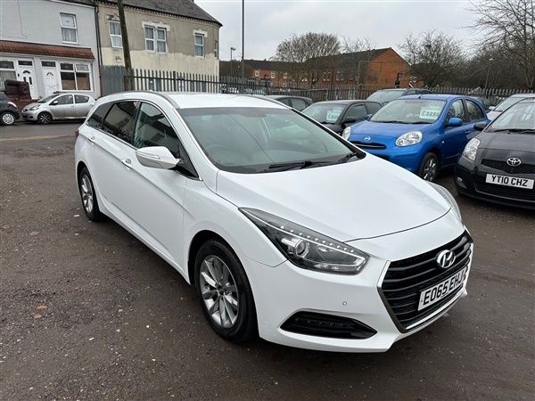 White Used 2015 Hyundai i40 SE Estate | £4,799 (Fair price) - Image 1/1