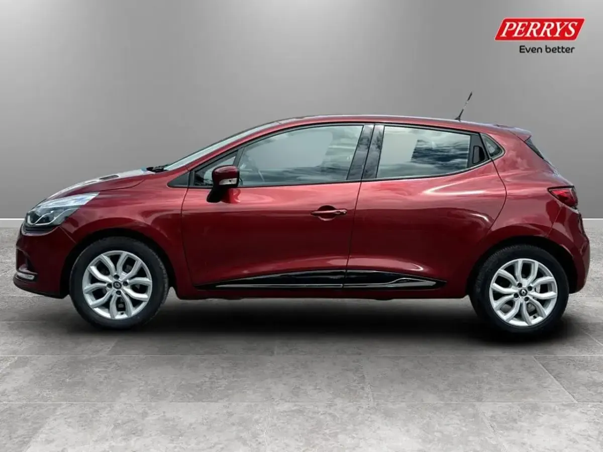 Used Renault Clio Dynamique 74 HP (54 kW) 2018 Red