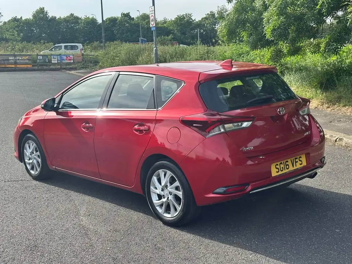 Used Toyota Auris 2016 Red Hatchback