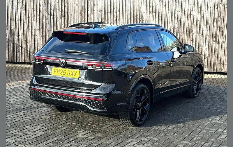 Used VW Tiguan R-line 150 HP (110 kW) 2025 Black SUV