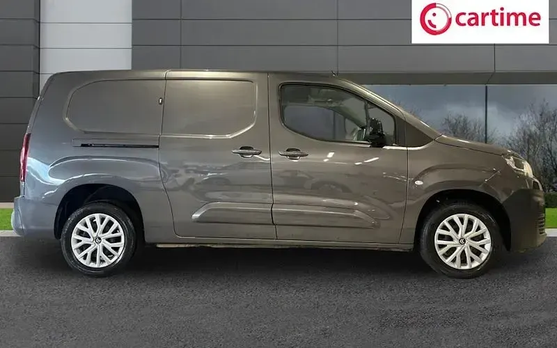 Used Citroën Berlingo 102 HP (75 kW) 2023 Grey MPV