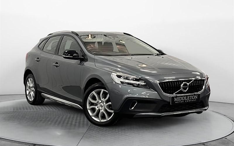 Used Volvo V40 Pro 152 HP (111 kW) 2019 Hatchback