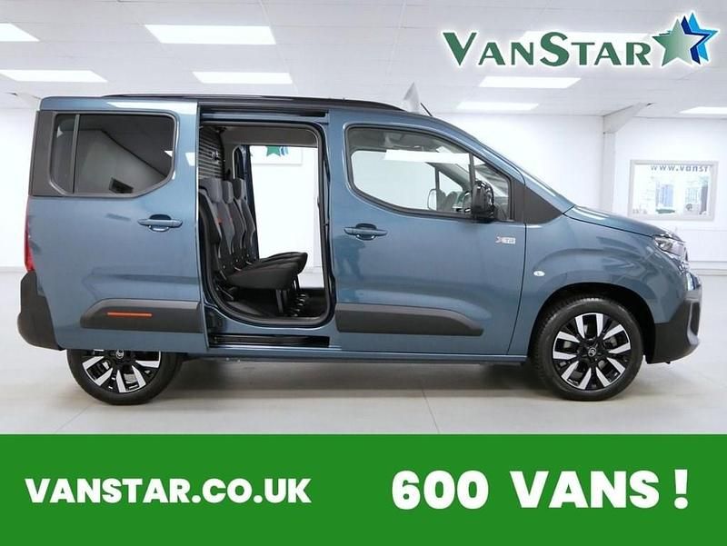 Blue New 2024 Citroën Berlingo MPV | £26,689 - Image 1/4