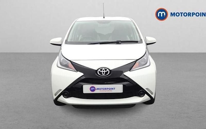 Used Toyota Aygo X-play 69 HP (50 kW) 2018 White Hatchback
