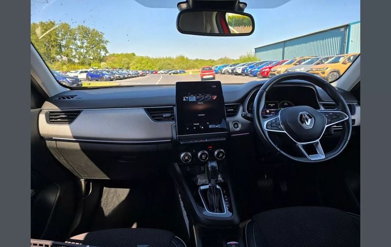 Used Renault Arkana Version S 142 HP (104 kW) 2022 Red SUV