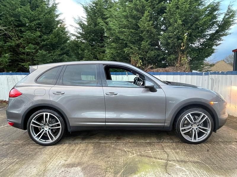 Used Porsche Cayenne 240 HP (176 kW) 2012 Grey SUV