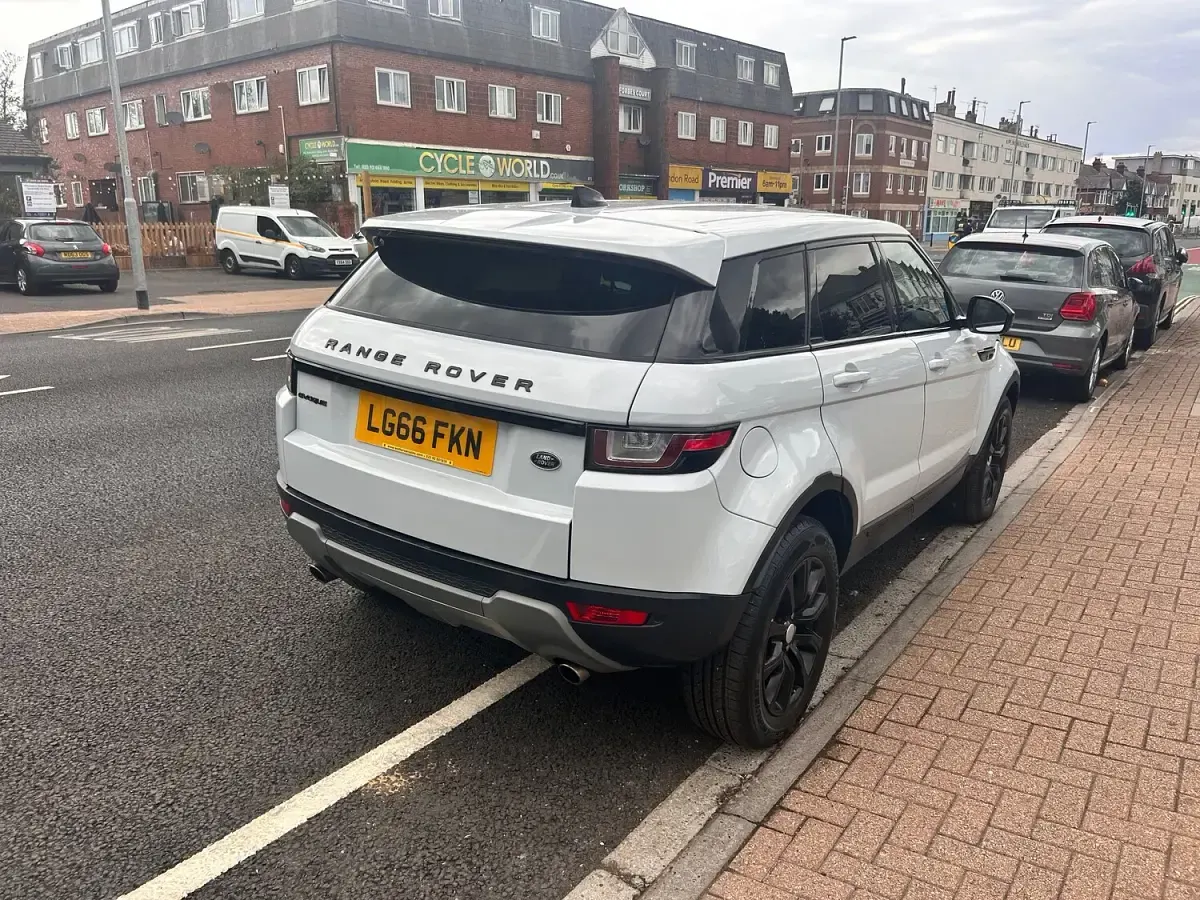 Used Land Rover Range Rover evoque SE 180 HP (132 kW) 2016 White SUV