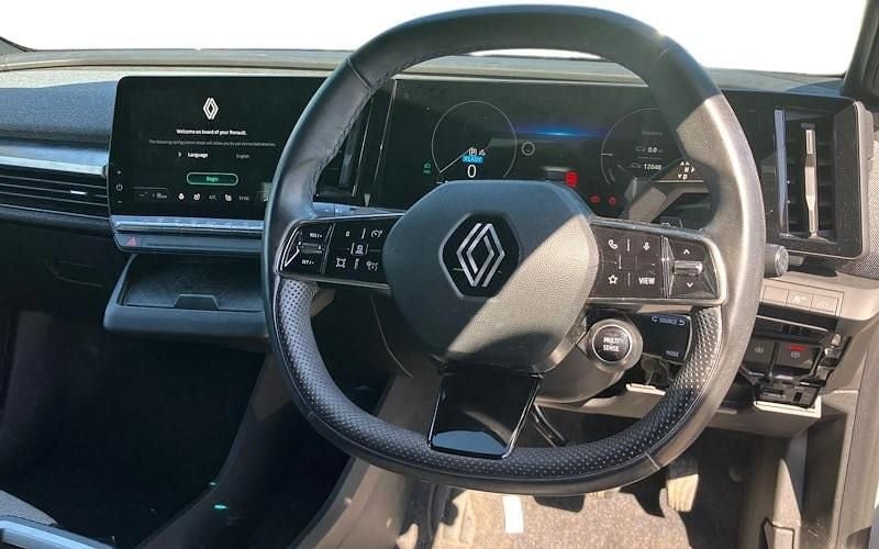 Begagnad Renault Megane E-Tech Techno 160 kW (218 HK) 2023 Grå Halvkombi