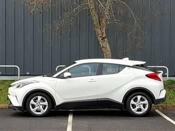 Used Toyota C-HR 122 HP (89 kW) 2018 White SUV