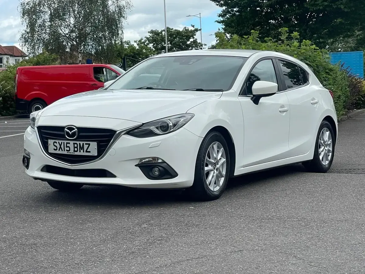 Used Mazda 3 165 HP (121 kW) 2015 White Hatchback