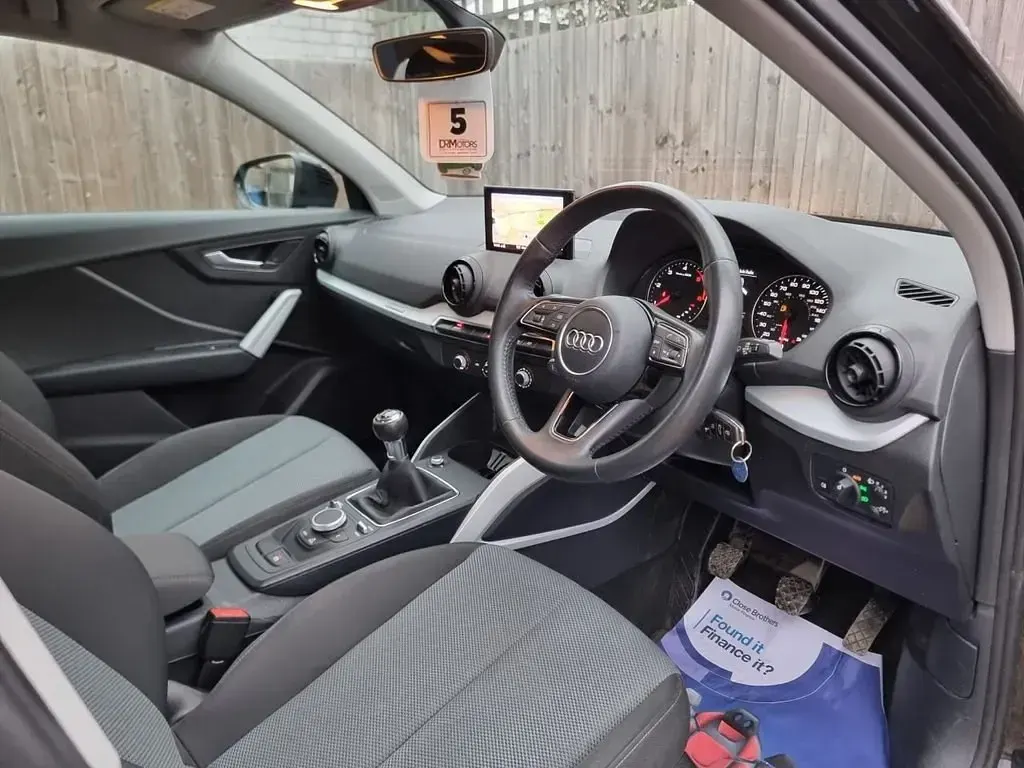 Usado Audi Q2 Design 116 CV (85 kW) 2017 Negro SUV