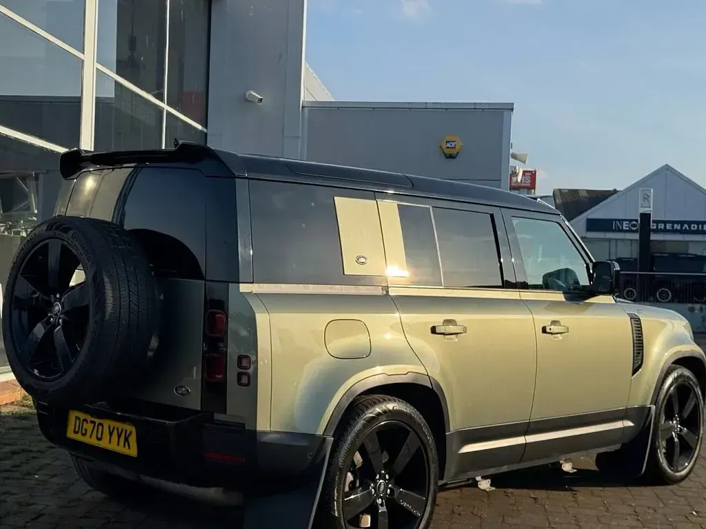 Used Land Rover Defender First Edition 241 HP (177 kW) 2020 Green SUV