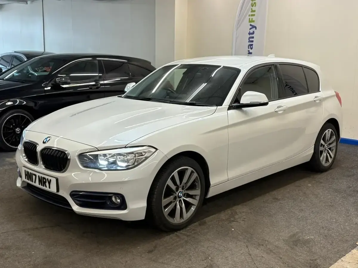 Begagnad BMW 120 Sport Line 2017 Vit Halvkombi