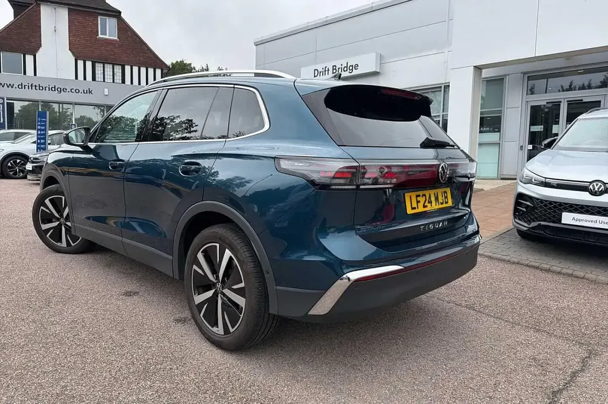 Used VW Tiguan Elegance 147 HP (108 kW) 2024 Blue SUV