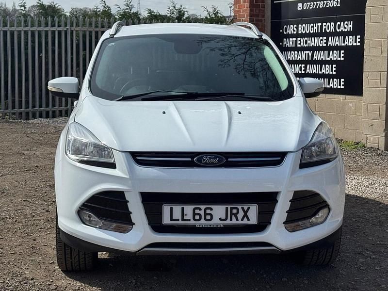 Usado Ford Kuga Titanium 180 CV (132 kW) 2016 Blanco SUV