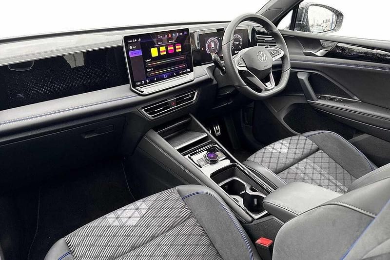 Used VW Tiguan R-line 150 HP (110 kW) 2025 Grey SUV