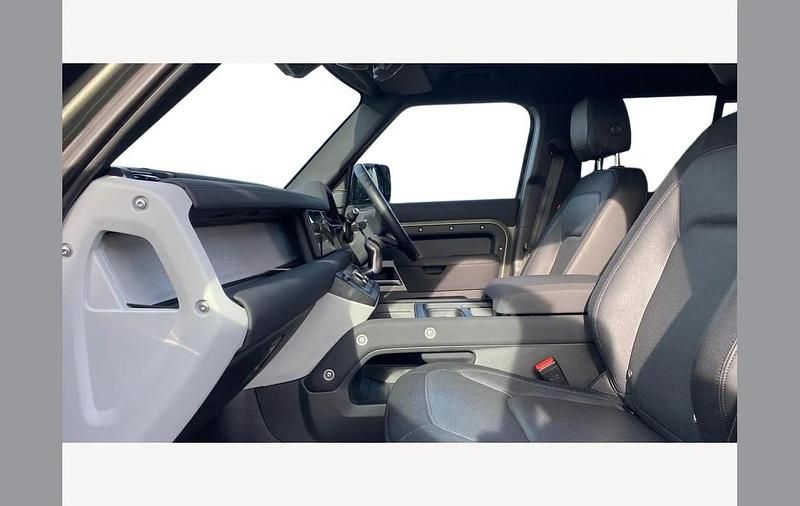 Used Land Rover Defender SE Dynamic 404 HP (297 kW) 2023 Pangea green SUV