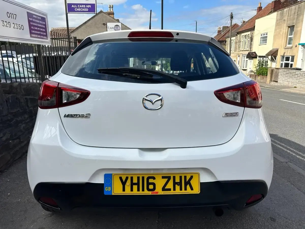 Używany Mazda 2 75 KM (55 kW) 2016 Biały Hatchback