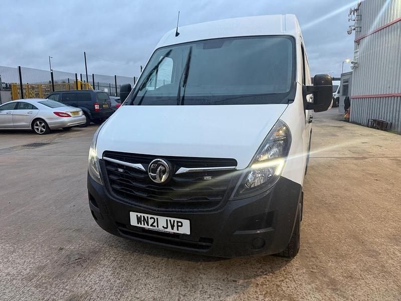 Second-hand Vauxhall Movano 135 CP (99 kW) 2021 Alb Monovolum