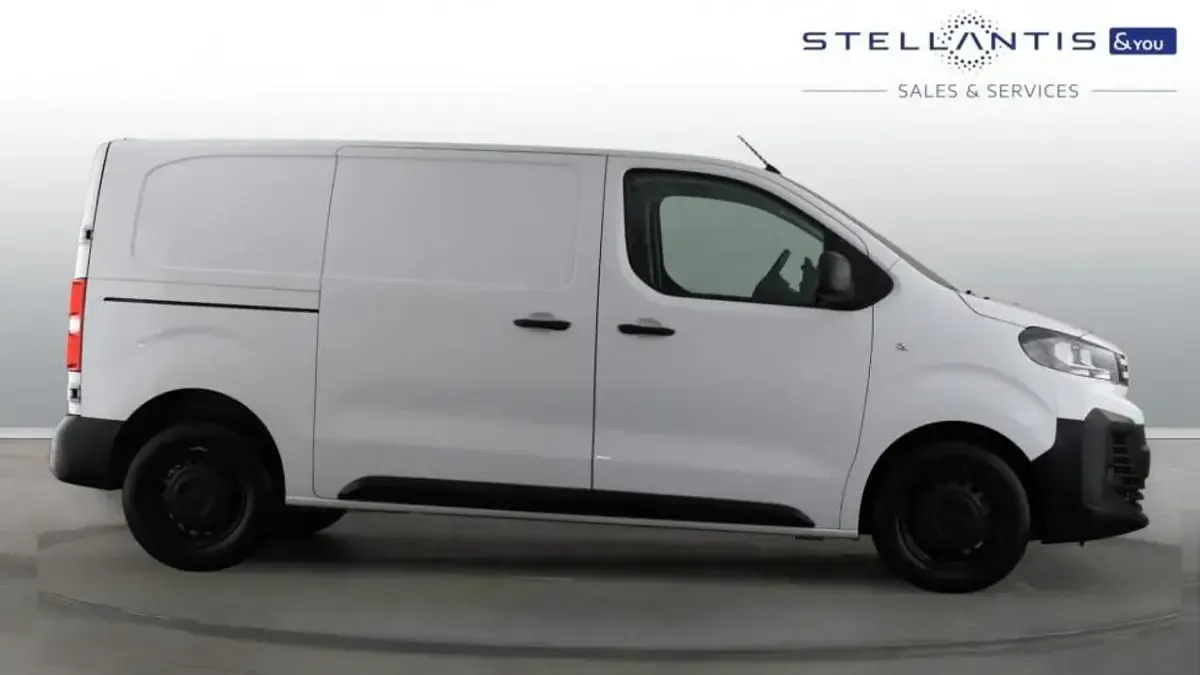 Used Peugeot Expert 118 HP (86 kW) 2025 White Van
