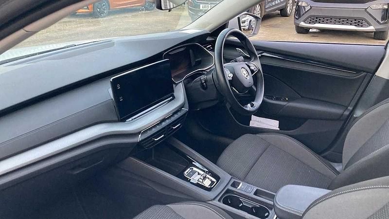 Used Skoda Octavia SE Technology 150 HP (110 kW) 2024 Moon white metallic Estate