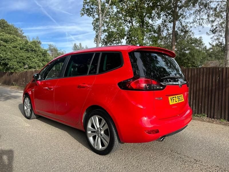 Used Vauxhall Zafira SRi 170 HP (125 kW) 2015 Red MPV