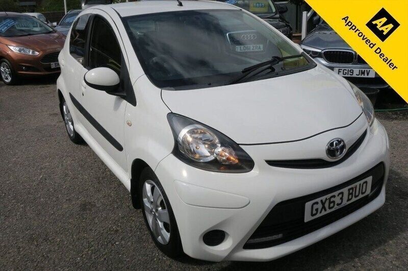 White Used 2013 Toyota Aygo Style Hatchback | £4,695 (Expensive) - Image 1/4