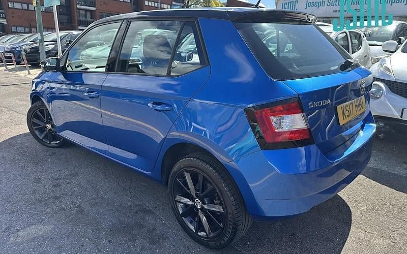Begagnad Skoda Fabia Colour Edition 90 HK (66 kW) 2017 Blå Halvkombi