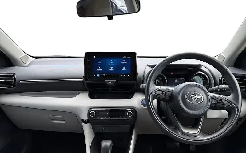 Used Toyota Yaris 116 HP (85 kW) 2023 White Hatchback