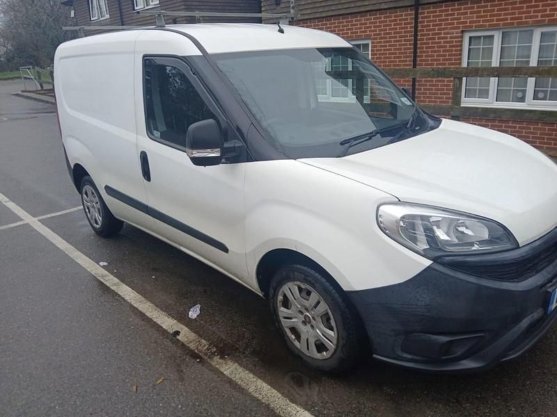 Begagnad Fiat Doblò 95 HK (69 kW) 2017 Vit Minibuss