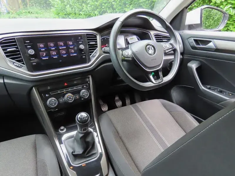 Used VW T-Roc SE 115 HP (84 kW) 2018 White SUV