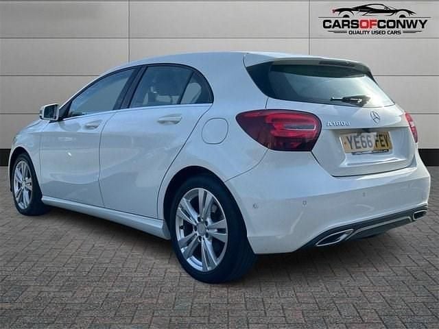 Used Mercedes A180 Executive 109 HP (80 kW) 2016 White Hatchback