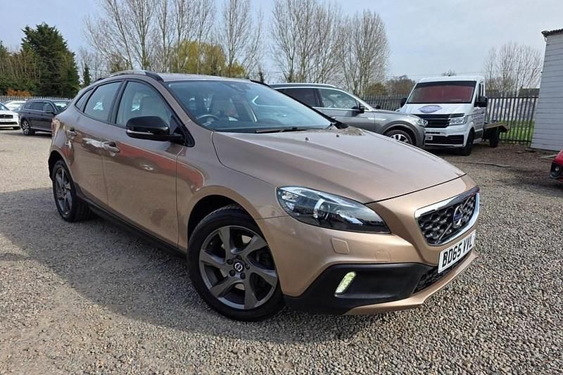 Used Volvo V40 CC 120 HP (88 kW) 2015 Estate