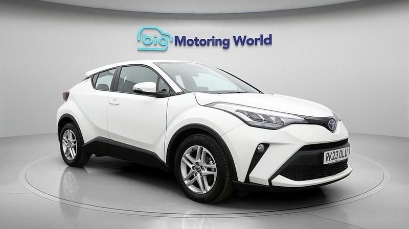 Used Toyota C-HR 122 HP (89 kW) 2023 White SUV