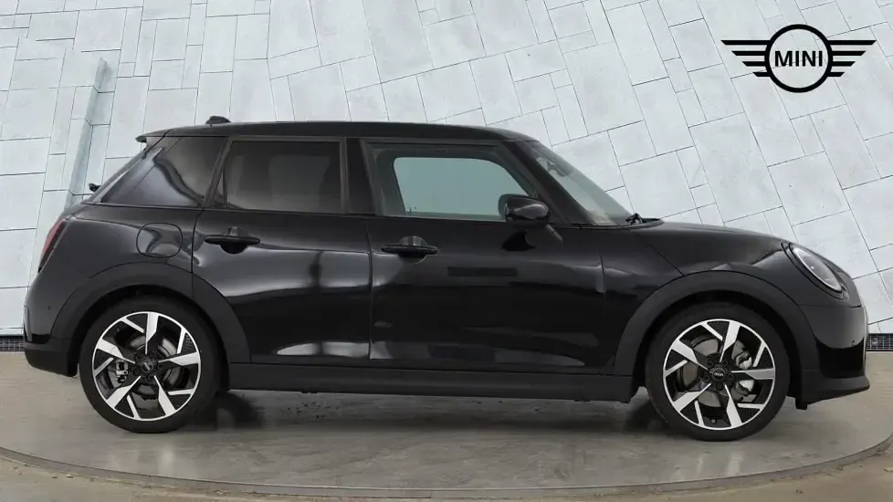 Used Mini Cooper Hatch 113 kW (154 HP) 2025 Black Hatchback